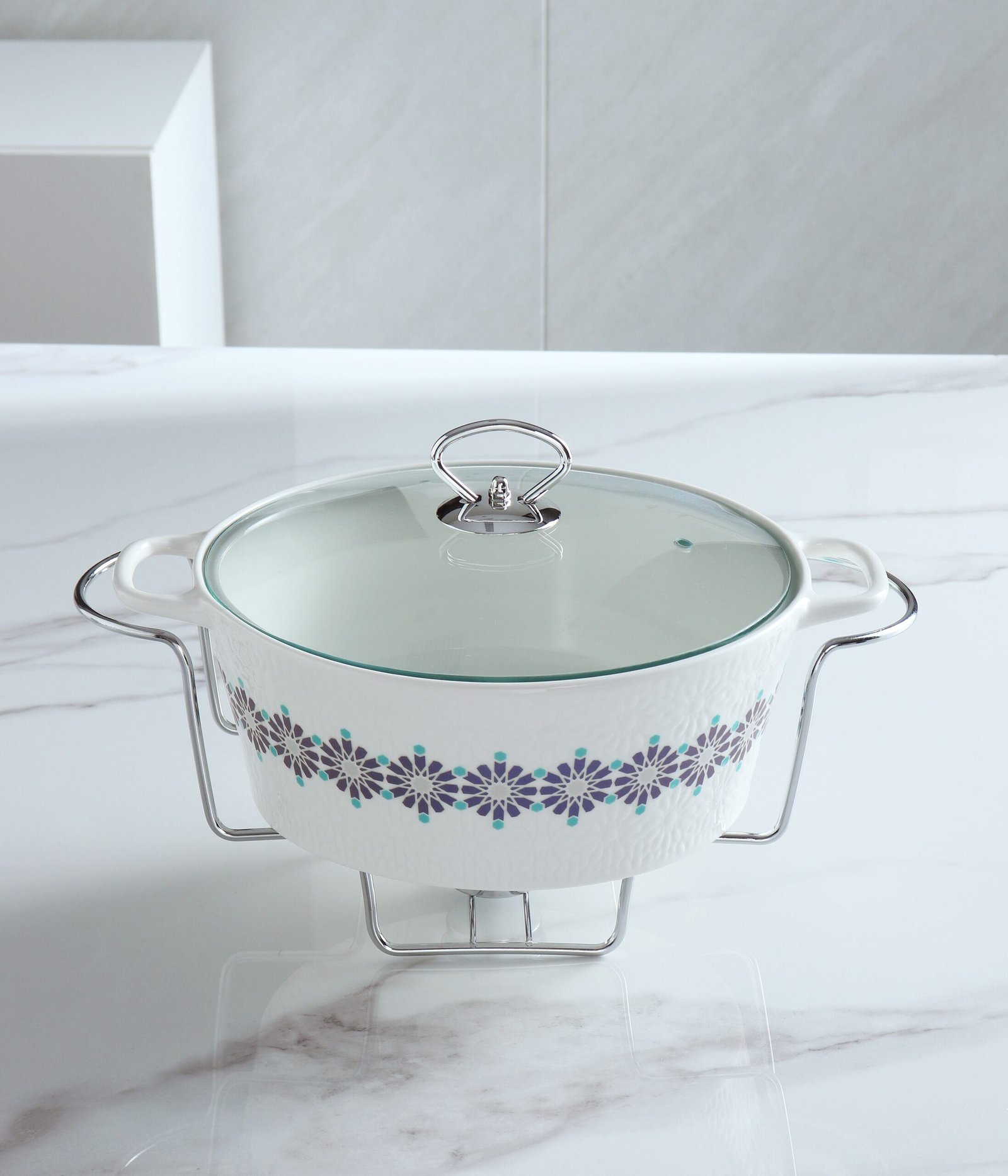 round casserole dish with lid