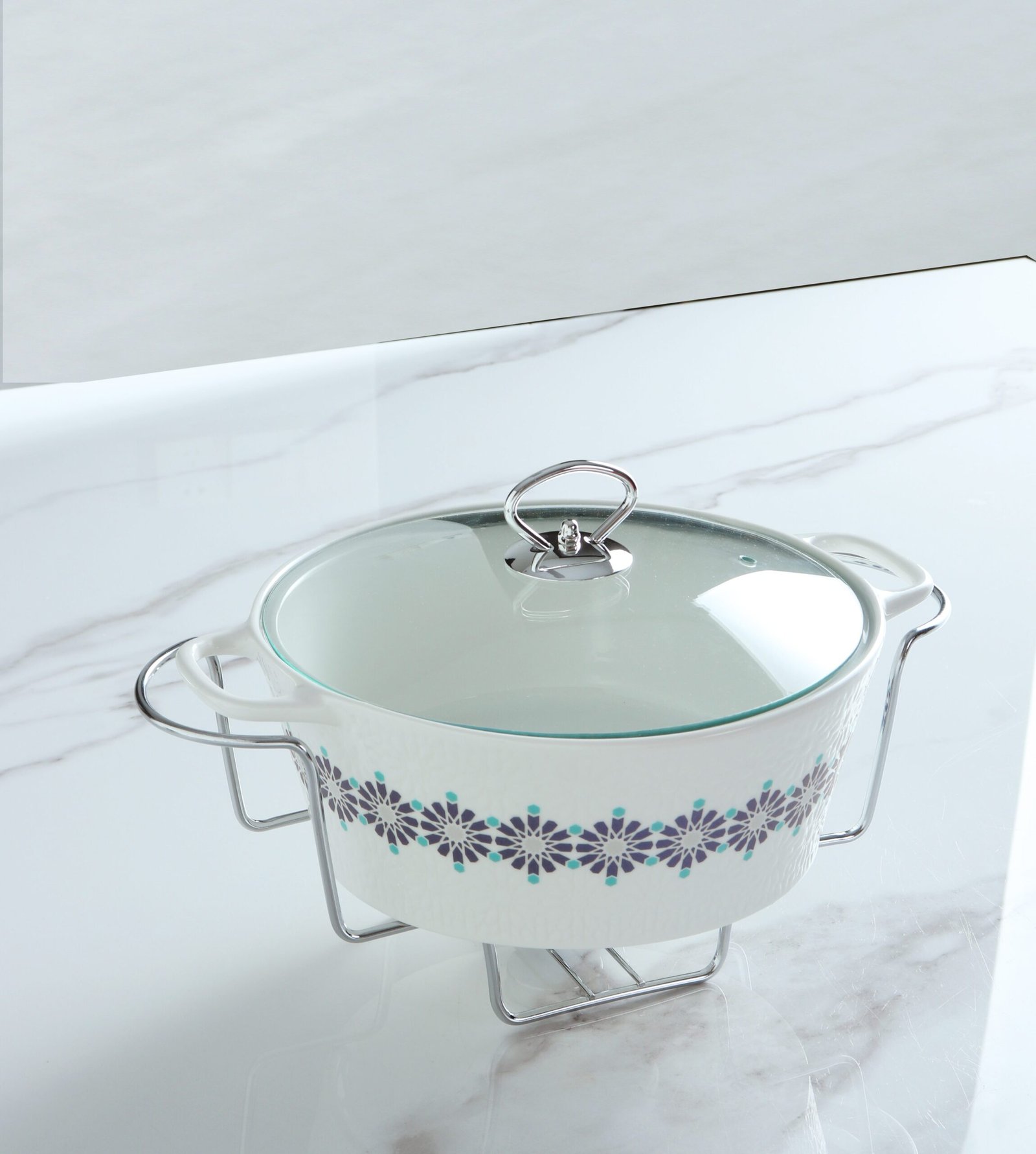 round casserole dish with lid