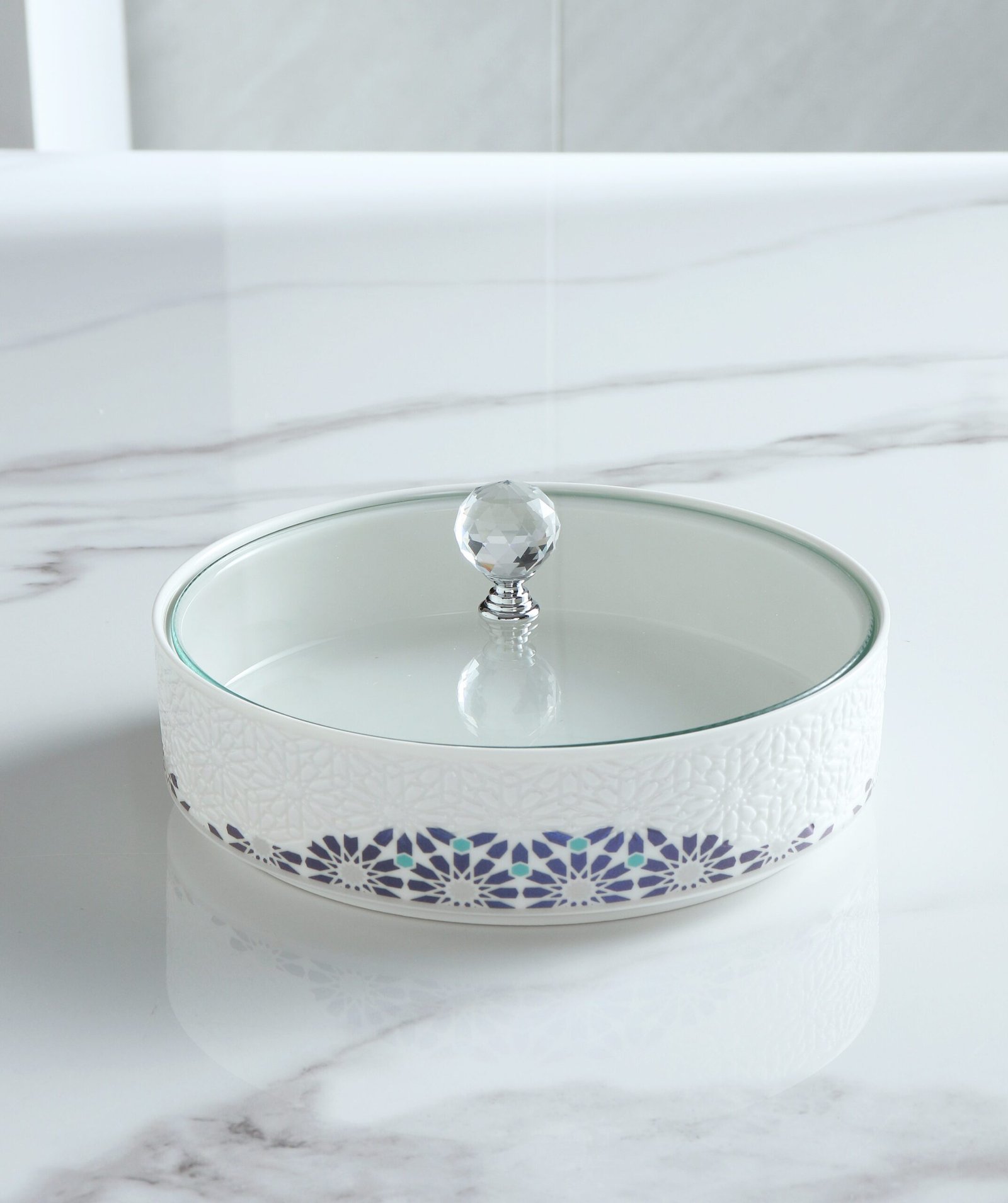round candy box